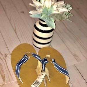 Vineyard Vines Sandler’s size 8